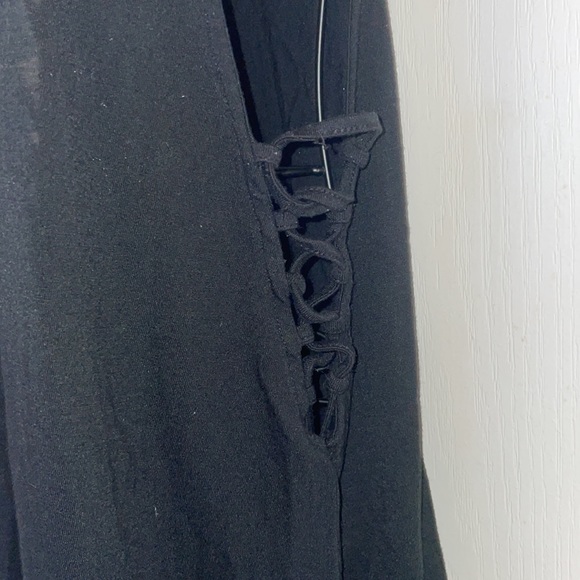 Black side tie tank top - Picture 3 of 3